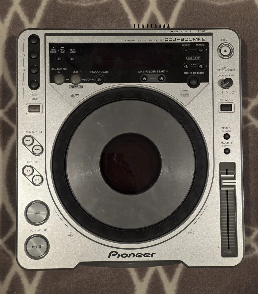 Tocadiscos x2 Pioneer CDJ800 DJ con estuches de vuelo Foto 3 de 4