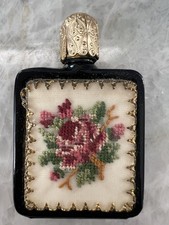 Botella de Perfume con Dauber Austrian Petit Point Rosas Latón Filigrana Vidrio Negro