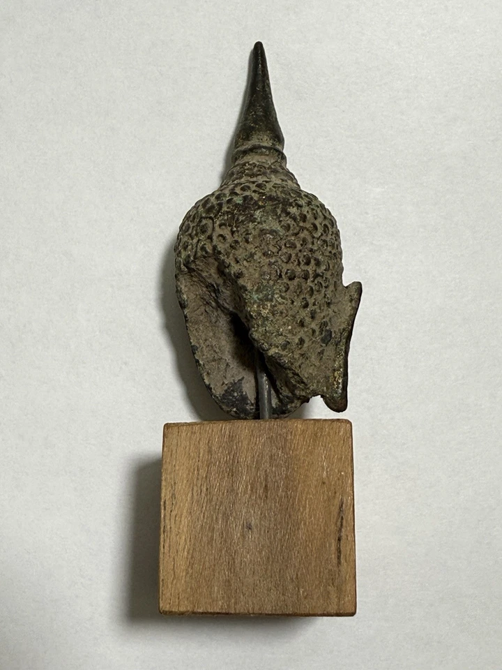 Antigua cabeza de bronce de Buda del período Sukhothai tailandés aprox. Siglo XVI Foto 4 de 4