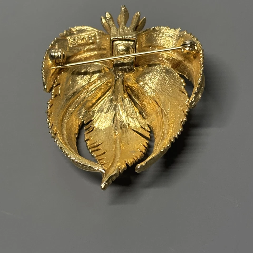 Broche Corona Trifari Vintage Tono Dorado Hoja Flor Prendedor Firmado Bisutería Foto 4 de 4