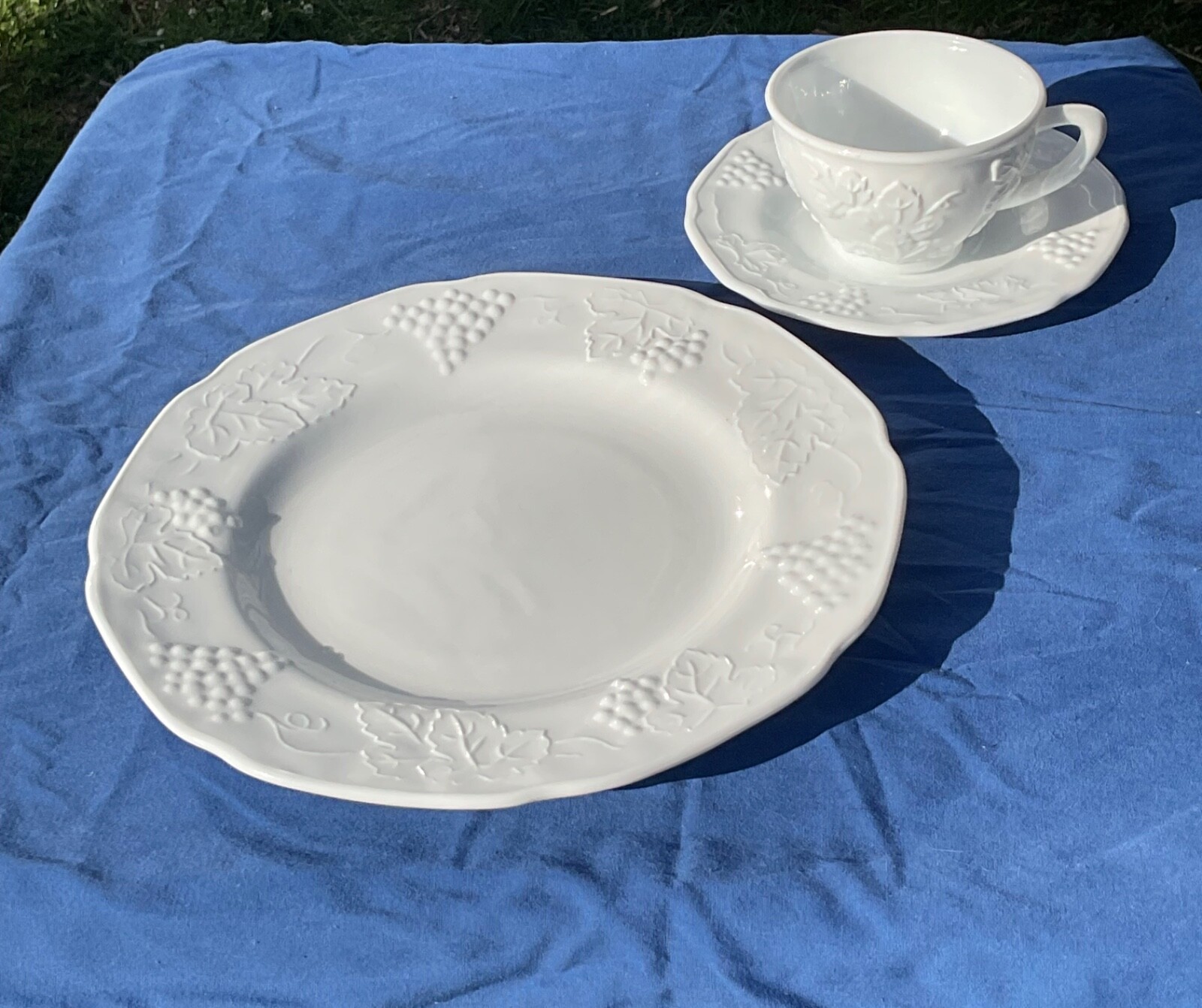 Set for 7 MILK GLASS Luncheon Set Vtg Indiana Glass Colony Harvest