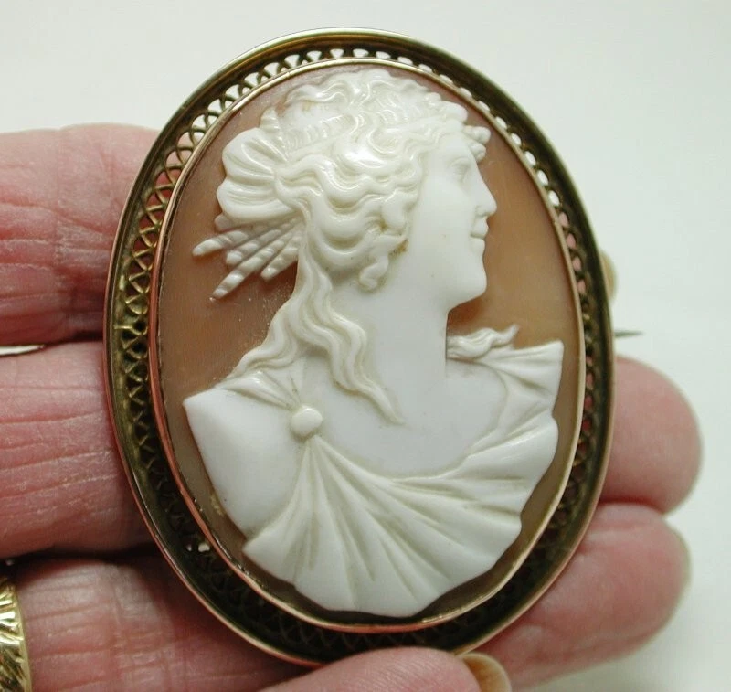 Gold on sale brooch price