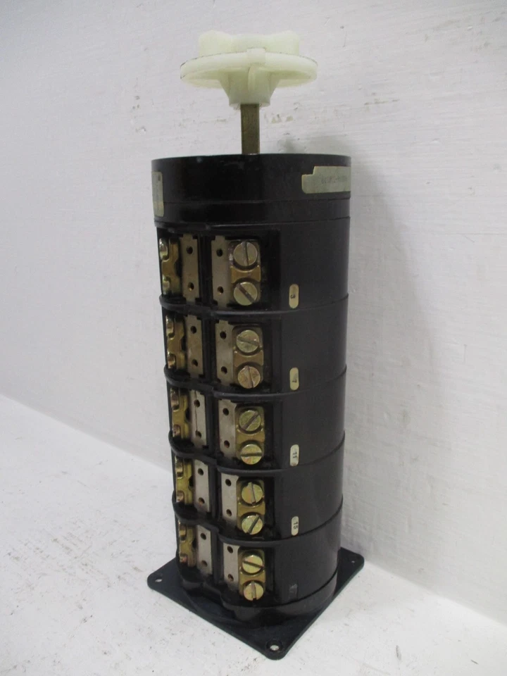 Interruptor giratorio Entrelec VY80/H/42447 tipo I-80 80 amp 600 V 80A 3PH 5 secciones Foto 2 de 4