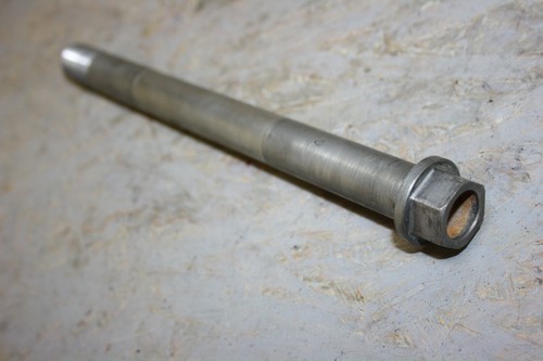 KTM 640 Duke II, Hinterradachse