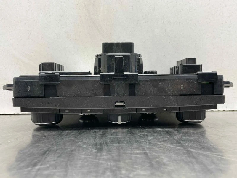2009 - 2011 年大众 Routan 手动气候交流加热器温度控制原始设备制造商 — 第 2/4 张图片
