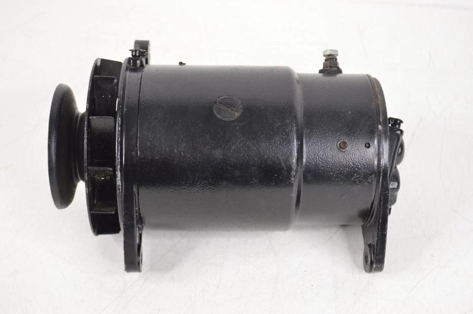 International Harvester IH SD-220 Generator Silver Diamond 220 L-120 L-130 Truck - Image 3 of 4