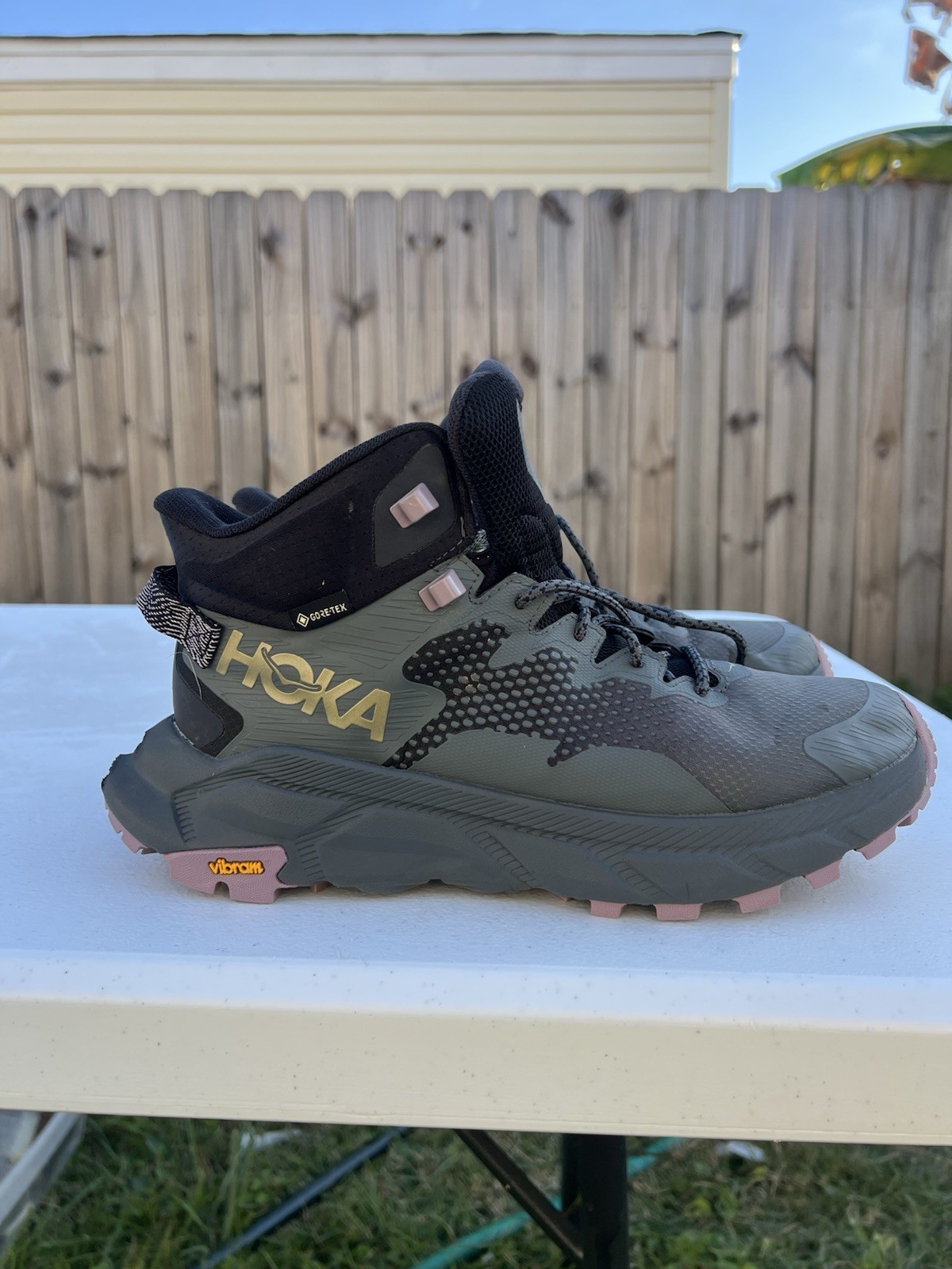 Botas de senderismo HOKA One One Trail Code GTX grises para mujer talla 9