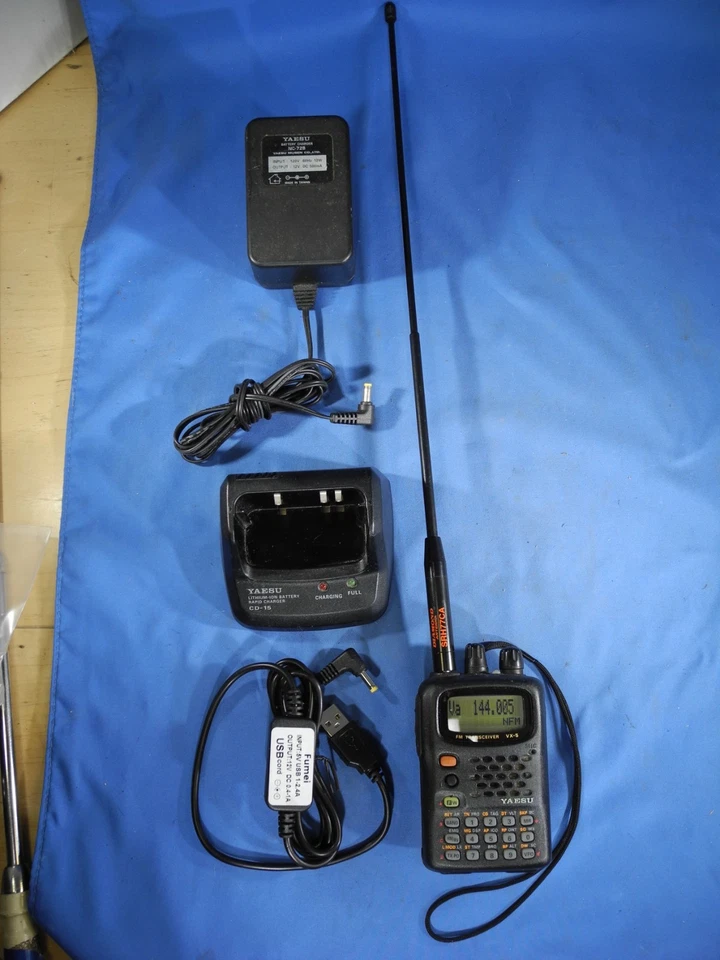 Transceptor FM de alta resistencia Yaesu VX-5R 50/144/430 MHz triple banda probado ¡Nuevo bate! Foto 3 de 4