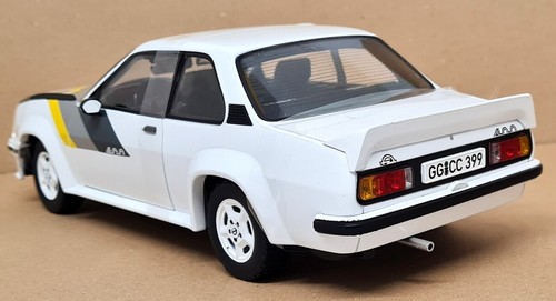 Sunstar 1/18 Opel Ascona 400 Street Car White Diecast Scale Model Car - Picture 6 of 7