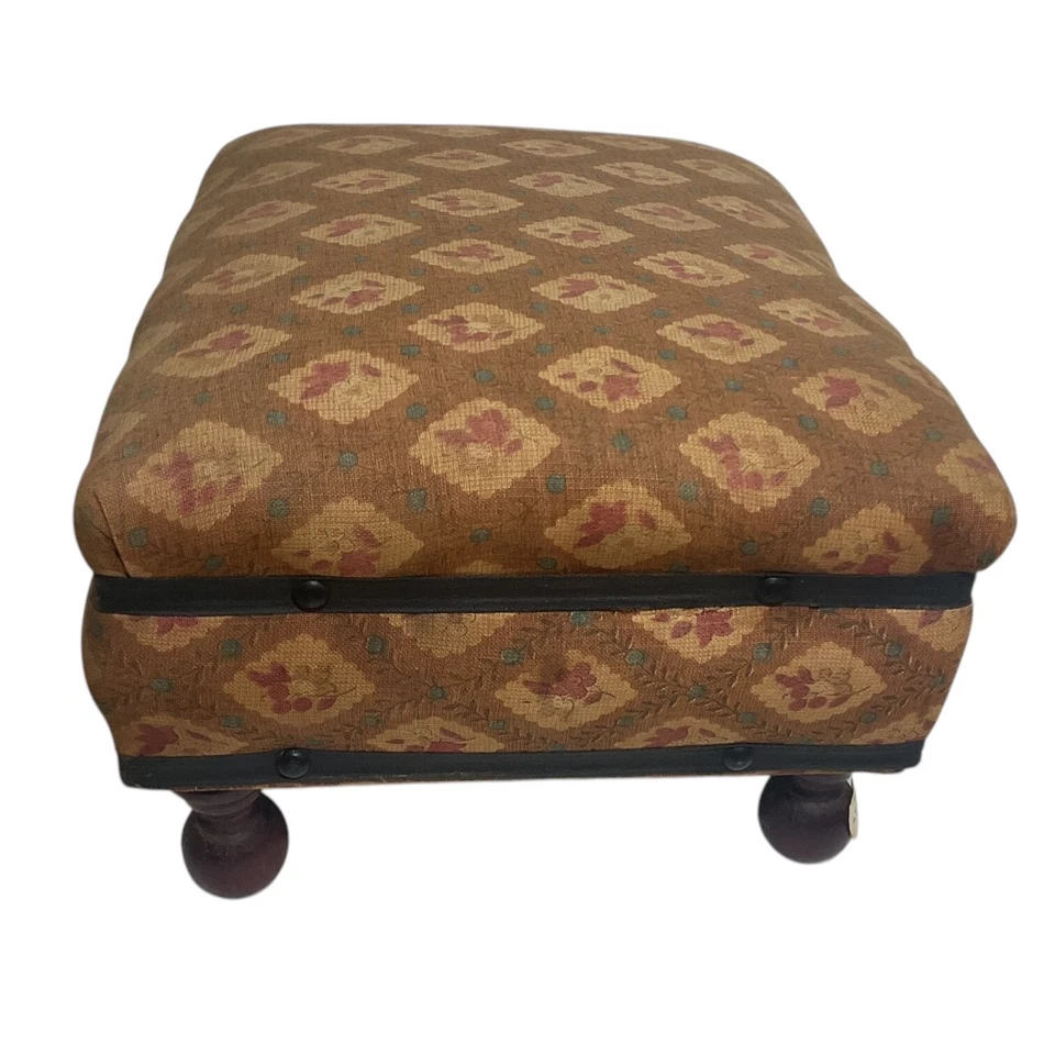 Antiguo taburete tapizado otomano EL TABURETE HEBRA 13-1/2" X 10-1/2" Foto 4 de 4