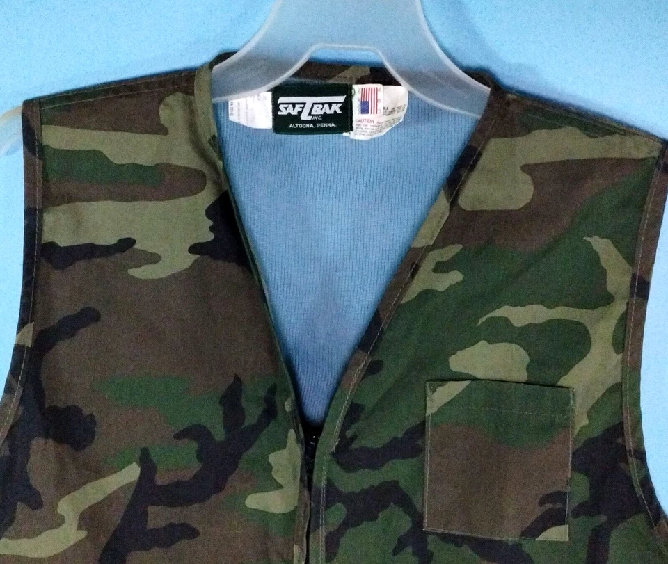 Vintage SafTBak Camouflage Hunting Vest Mens XL Woodland Camo Made in USA Zip - Image 2 of 3
