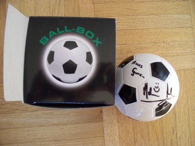 Fußball mit orig. Unterschrift von Schiedsr.  Dr. Markus Merk Rarität Autogramm