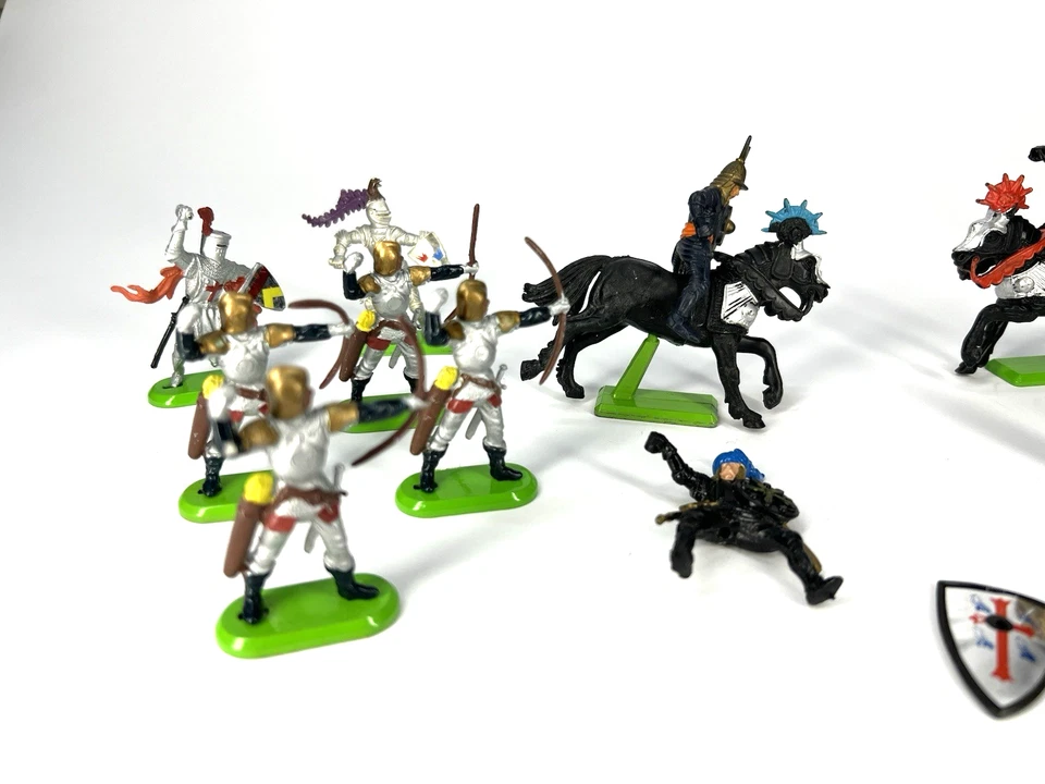 Lote de 17 Caballeros, Soldados, Guerreros y Caballos Medievales Britains Ltd 1971 y 1987 Foto 2 de 4