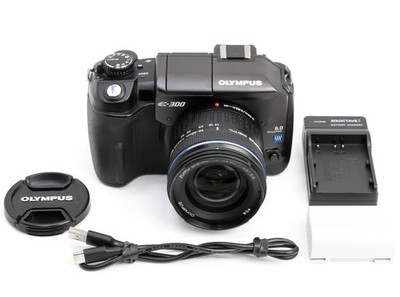Near Mint OLYMPUS EVOLT E-300 8MP DSLR SSWF HyperCrystal LCD w/ 14-42mm Lens