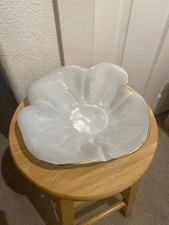 ANNIE GLASS MILK GLASS W/ GOLD RIM LOTUS OR SHELL SERVING BOWL/DISH VERY NICE!
