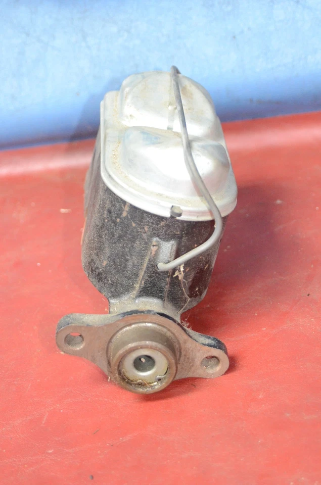 Cilindro maestro de freno 2229371 camioneta Chevy C30 1973-84 camioneta G30 P30 Foto 3 de 4