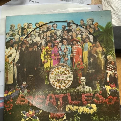 THE BEATLES SGT PEPPER’s Lonely Hearts Club Band. Picture Disc. PHO 7027 (1979)