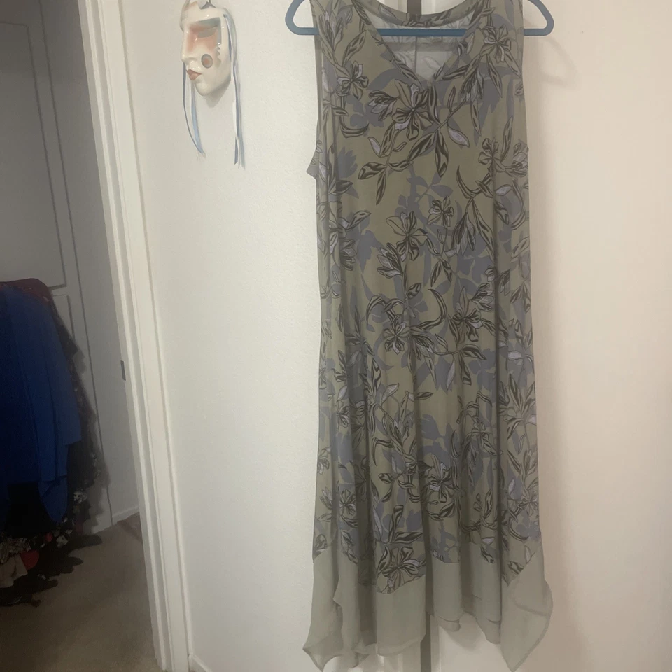 Pretty LOGO By Lori Goldstein Light Green Midi Floral dress size XL - Image 1 of 4
