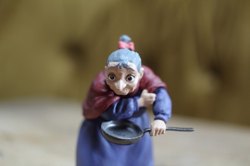 Studio Ghibli Howl's Moving Castle Sophie Figure - Picture 6 of 8