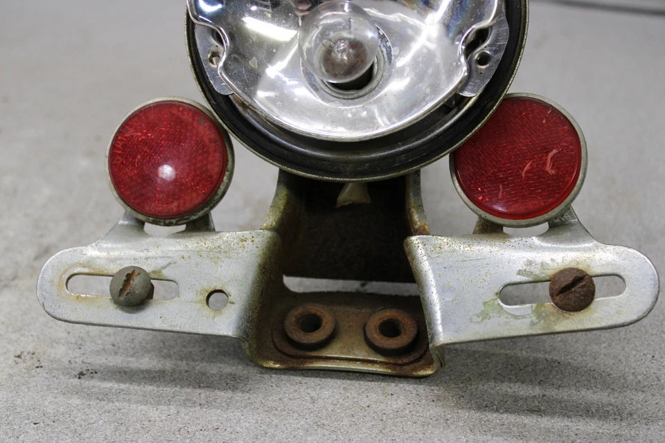 1972 Yamaha R5C 350 REAR BACK TAIL LIGHT MOUNT BRACKET O5-3858.PE - Image 3 of 4