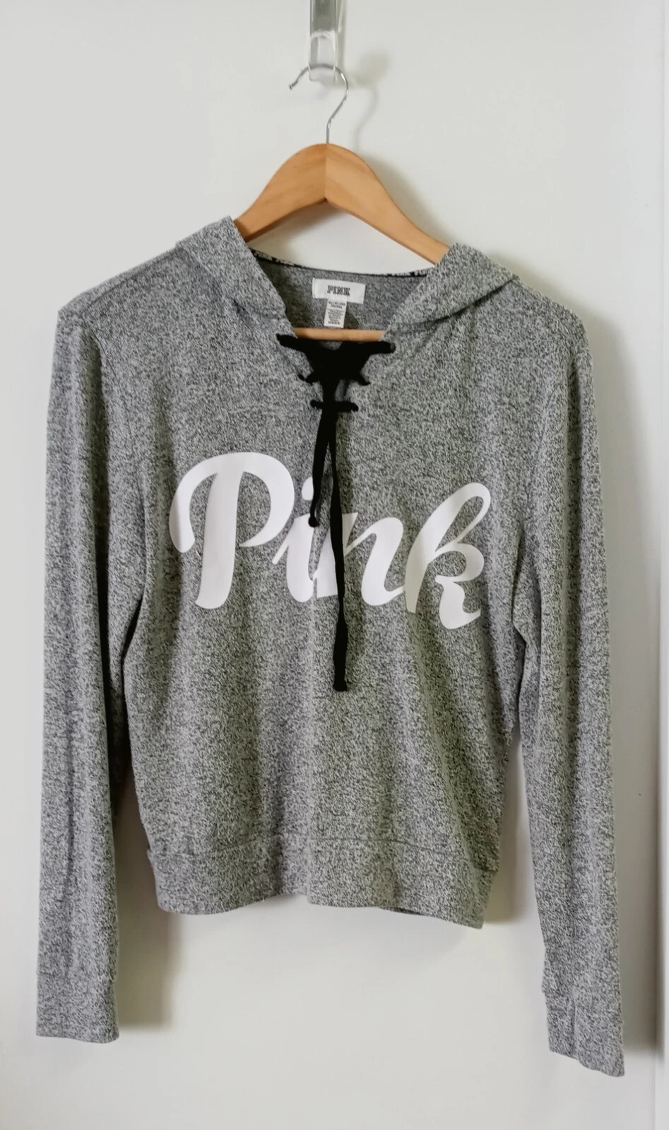 UNDERCOVER Felpa con cappuccio Victoria's Secret rosa cropped grigia taglia XS