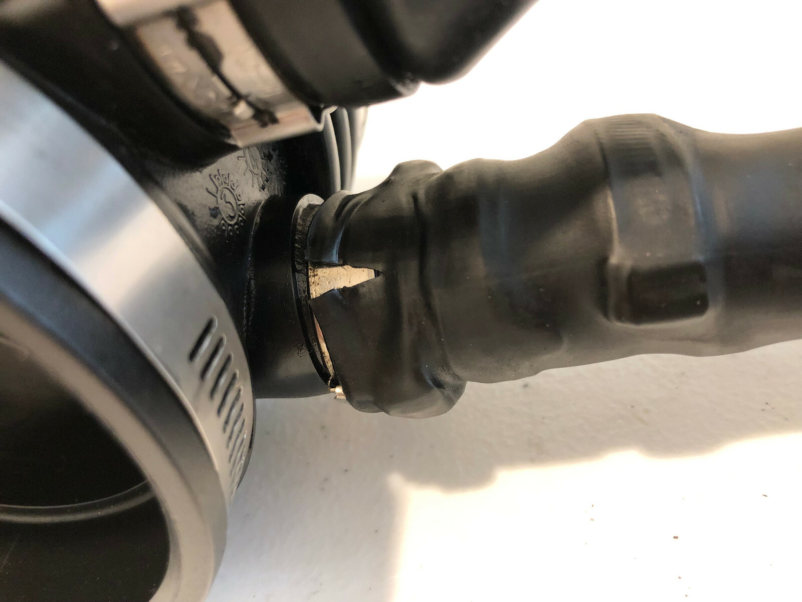 06 MASERATI QUATTROPORTE M139 AIR INTAKE DUCT BOOT w/ HOSE USED