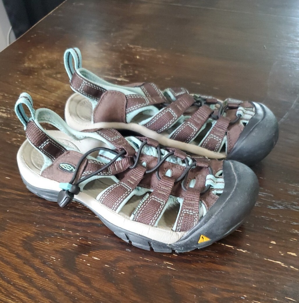 Scarpe sandali da trekking da donna marroni Keen taglia 7 A 12