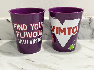 2x Vimto Plastikbecher / Becher: Limited Edition Sammlerstück Werbung: Brandneu