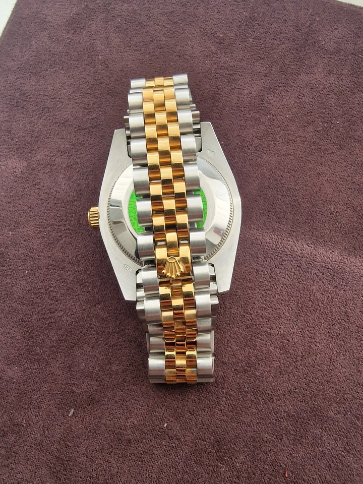 Rolex Oyster Perpetual Datejust 31 mm con esfera de diamante blanco y bisel de diamantes. Foto 4 de 4