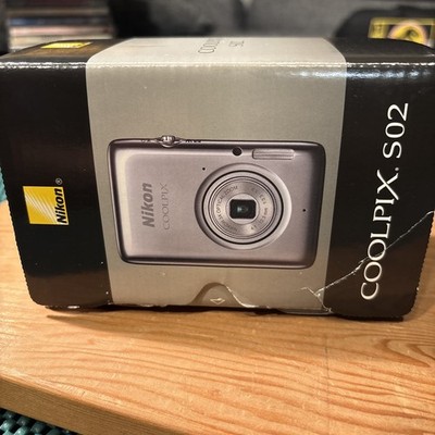 Nikon COOLPIX S02 13.2 MP Digital Camera Blue ***Box & Inserts