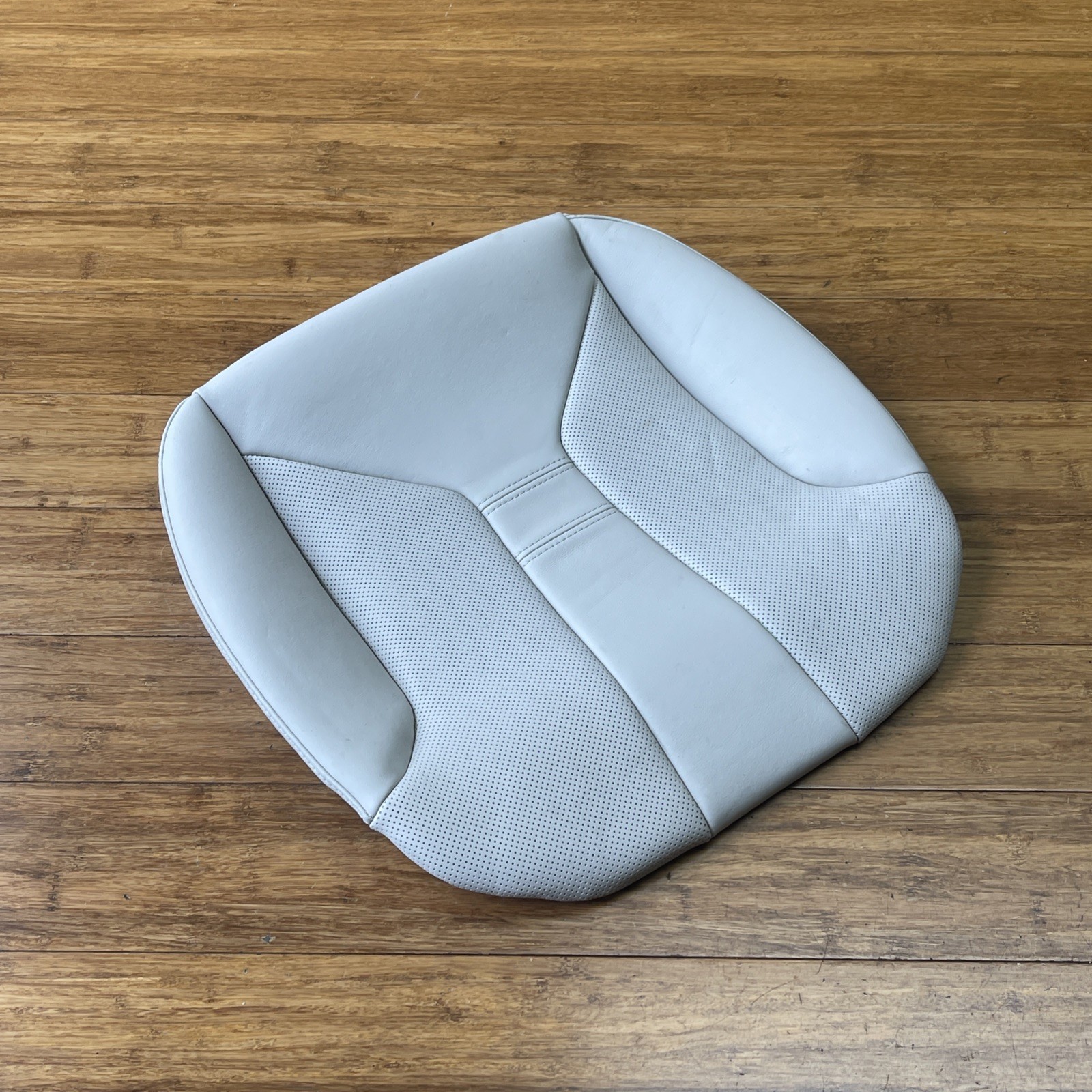 BMW i8 2015-2020 Rear Right Lower Seat cushion White