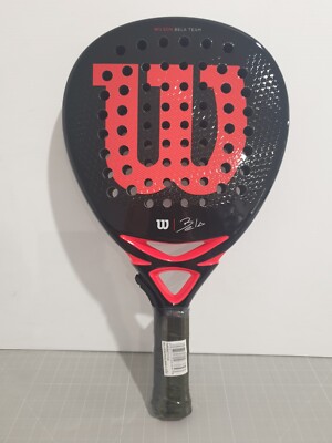 Wilson Bela Team Padelschläger Black/Red 4 1/4'' (WR065711U2)