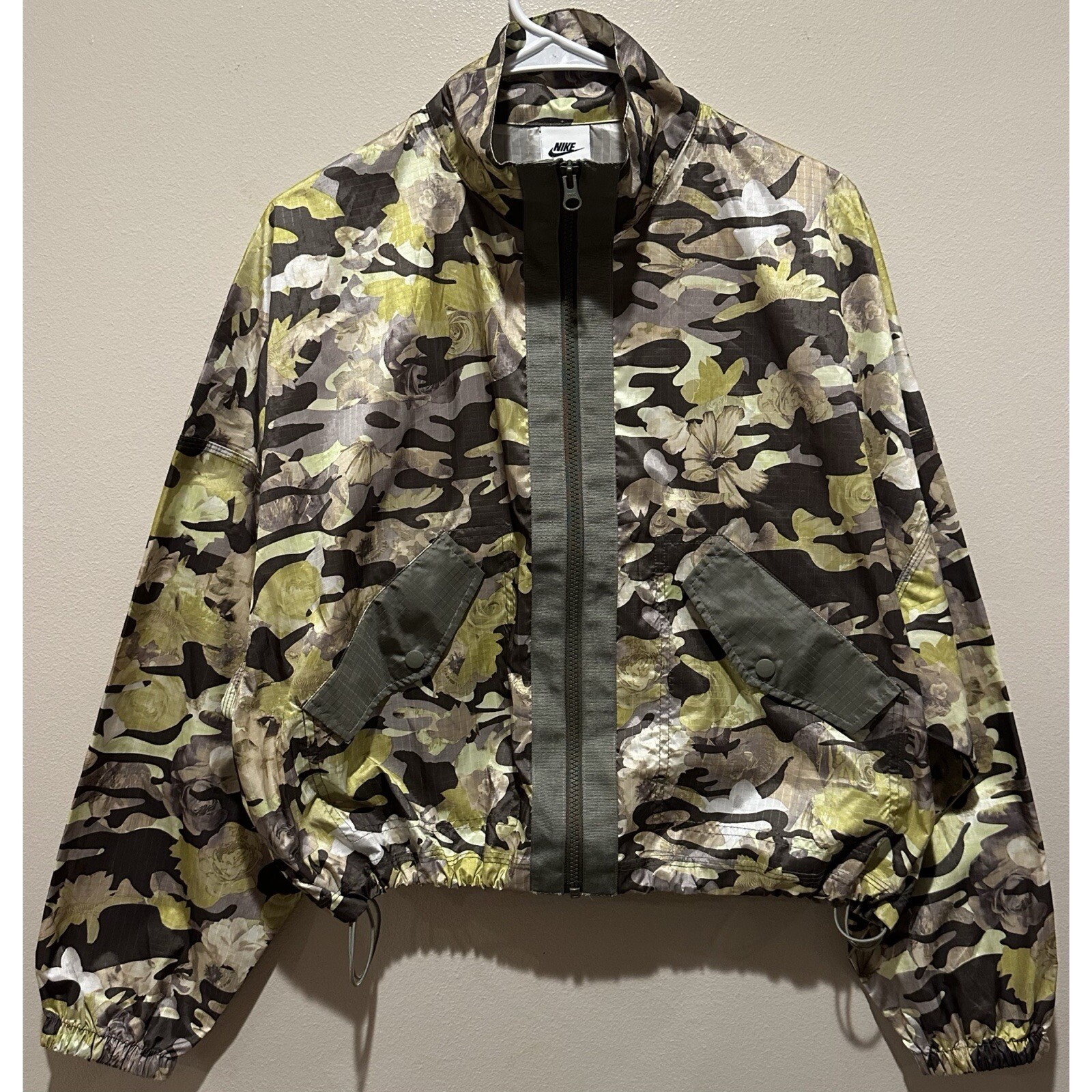 SACAI X NIKE Giacca a vento mimetica Nike da donna taglia XS cargo kaki