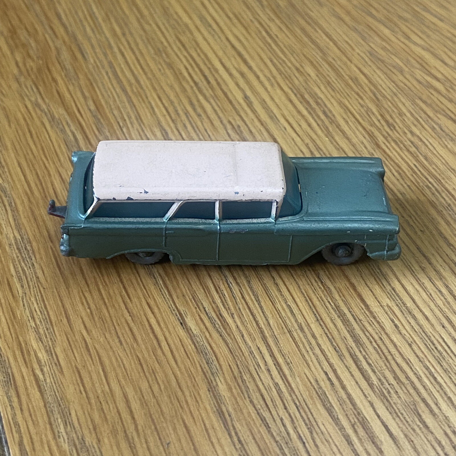 Matchbox 31b, Ford Station Wagon - Free Price Guide & Review