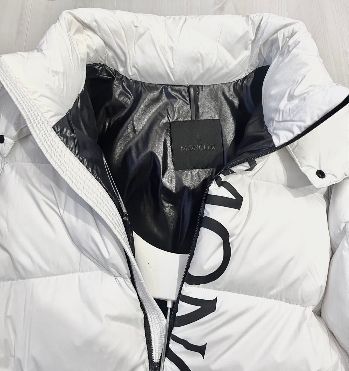 MONCLER MAURES Moncler Maures Down Jacket Size 1 White N438 MONCLER MAURES Moncler Maures Down Jacket Size 1 White N438