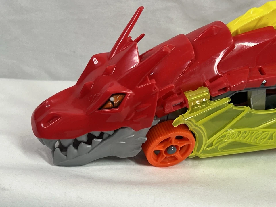 Camión de transporte Hot Wheels City Dragon Launch & Shark Chomp 13" 2020 Foto 4 de 4