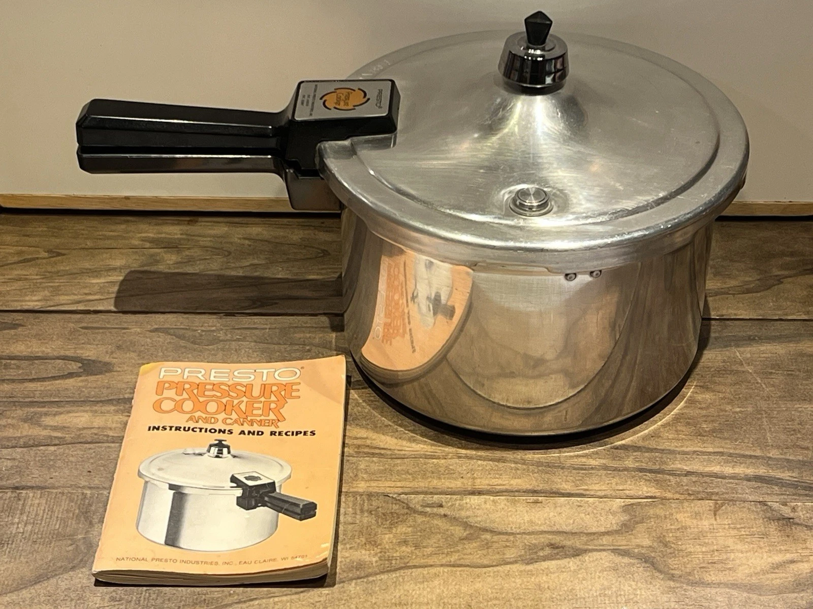 Vintage 70s Presto Pressure Cooker Model 409A 0121002 W Jiggler Lid & Manual VTG