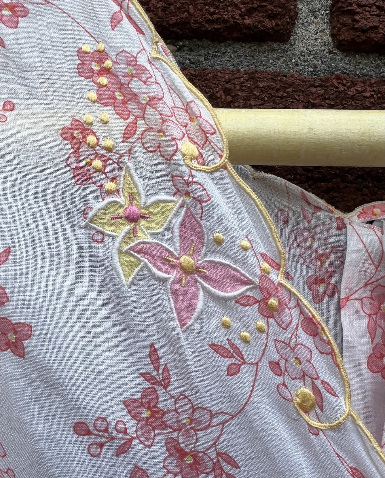 RARE 1930's WHITE COTTON PINK FLORAL PRINT BEACH … - image 3