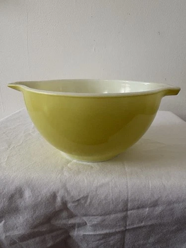 Perfect Little Yellow Double Handled Vintage Pyrex Bowl 1.5 Pint