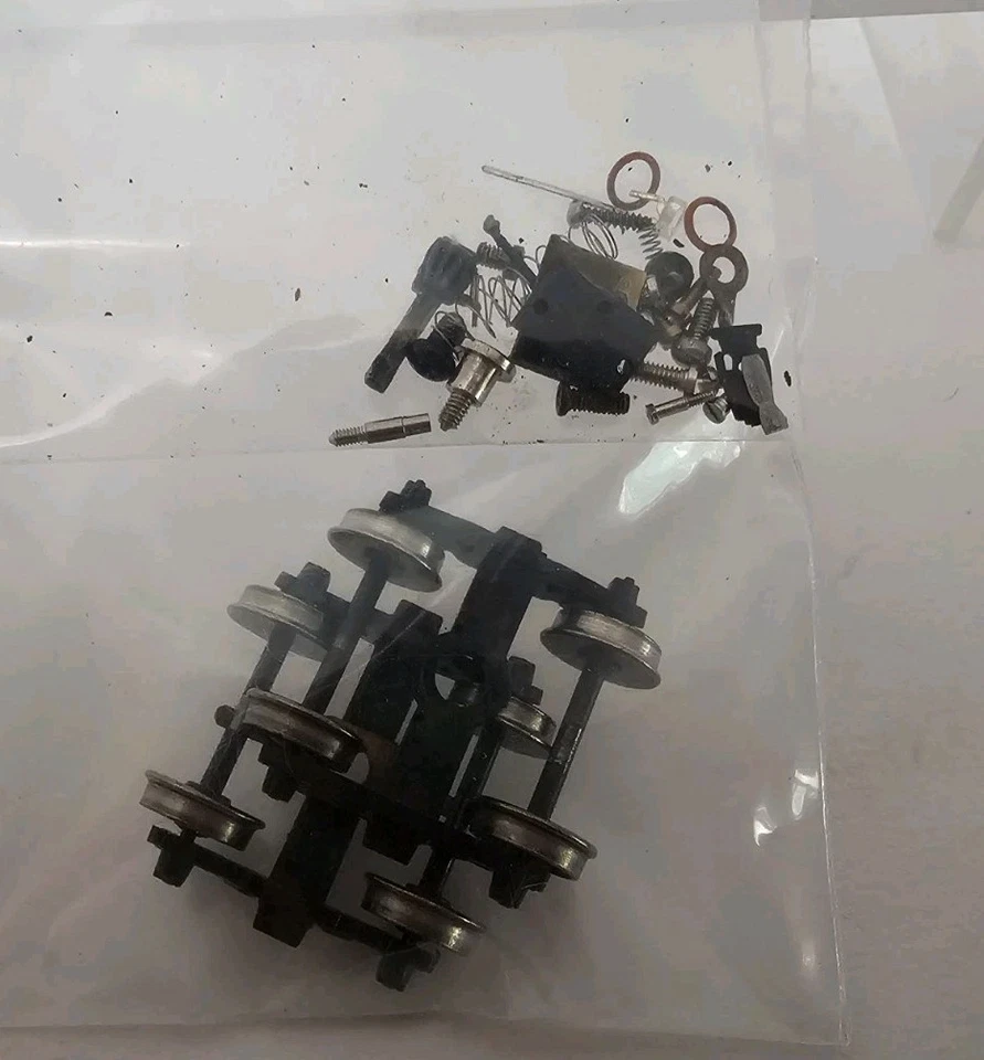 Kadee 590 HO Bettendorf AAR trucks w/ Electrical Pickup & Extra Trucks w/pickup - Image 2 of 3