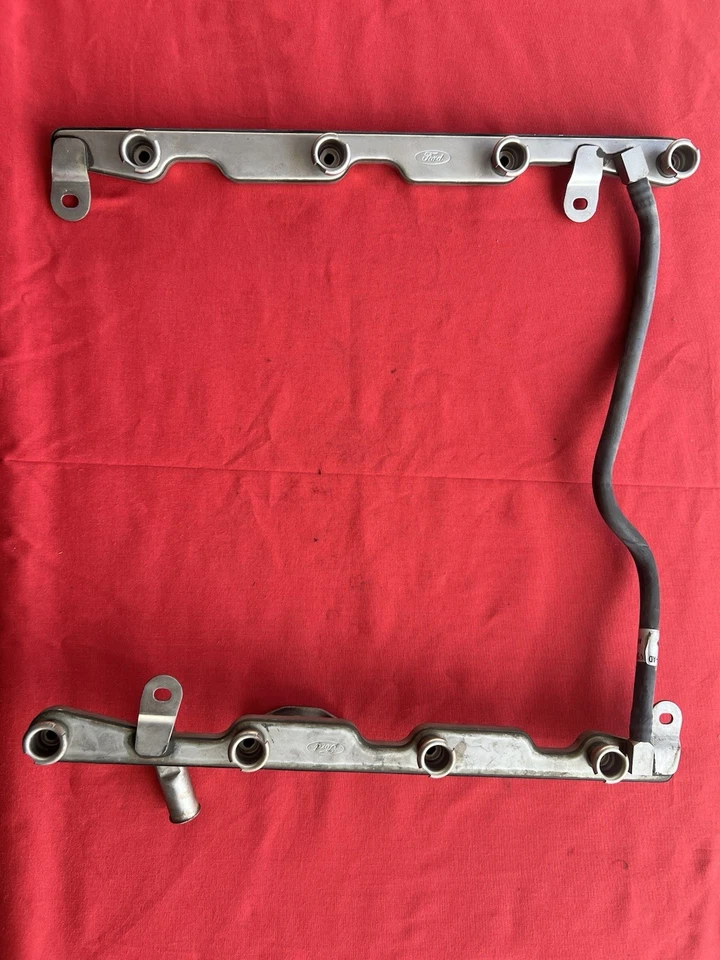 2005 - 11 Crown Victoria Town Car Marquis 4.6L FUEL rail 5w7e-9f792-ad d62 - Image 2 of 3