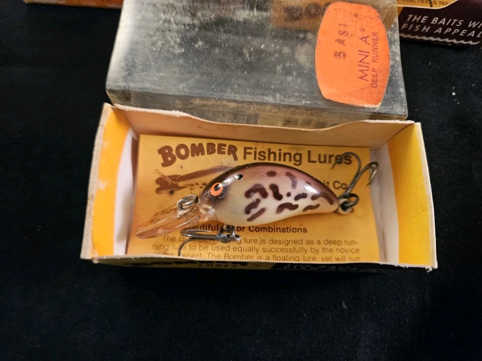 5 señuelos de pesca vintage de bombardero Screwtail modelo A Crankbait en caja Foto 2 de 4