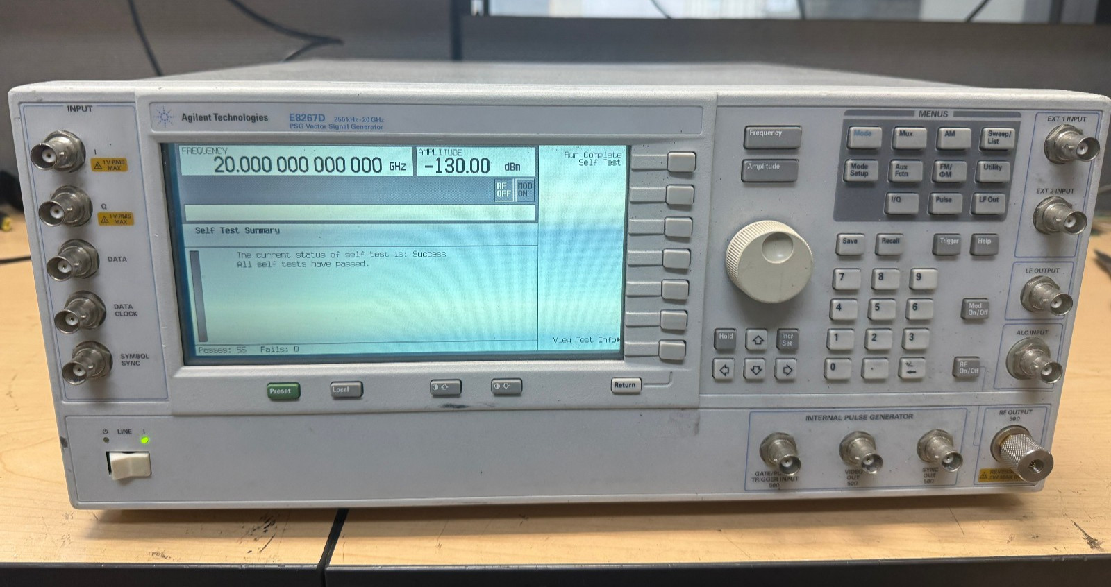 Agilent/Keysight E8267D PSG Vector Signal Generator, 250 kHz to 20 GHz w OPT 520