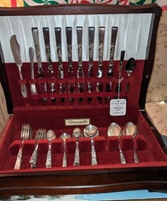 Oneida - Community - Morning Star Silver Plated Set w/Anti-Tarnish Chest- 52 pc