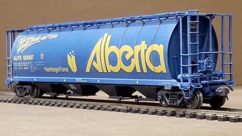 Intermountain HO Alberta (ALPX) CP 59' Cylindrical Grain Hopper Car - Weathered - Picture 12 of 15