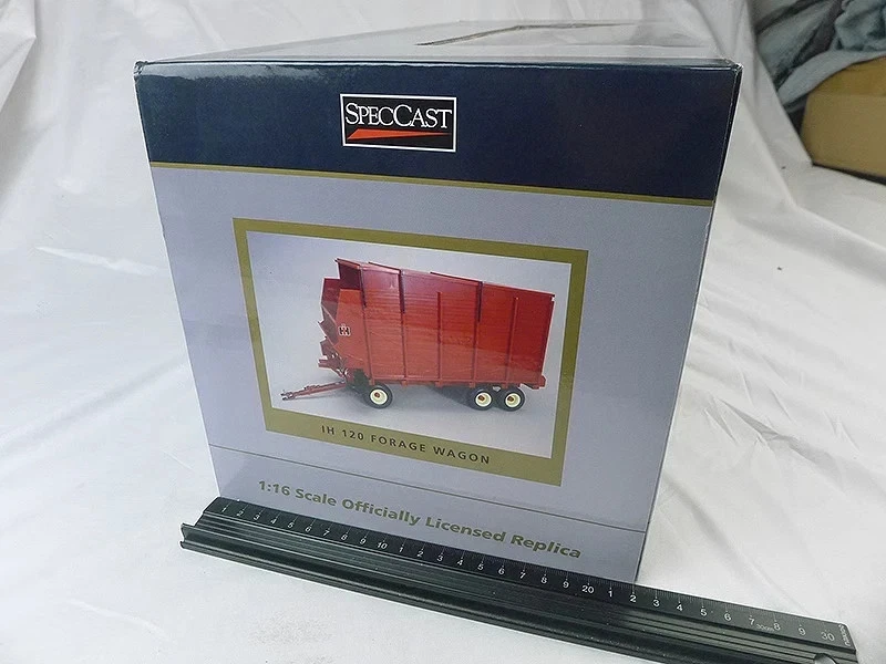 Spec Cast 1/16 International Harvester 120 Forage Wagon with Tandem Axle ZJD1920 - Image 2 of 4