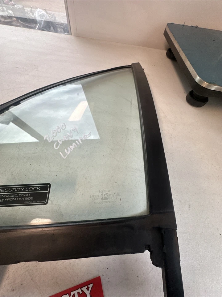 Chevy Lumina 2000 cuarto trasero cristal diestro 10283742 Foto 4 de 4