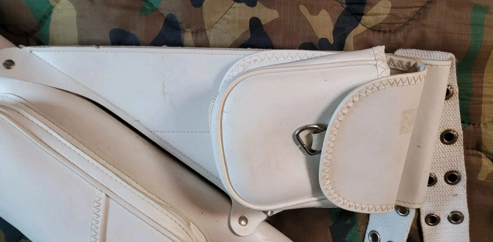 Large White Neet Arrow Quiever With Belt And Bow Clip 3 Pockets - Image 2 of 4