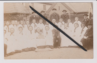 FOTO POSTKARTE ; VOLKSGRUPPE DROITWICH QUÄKER ??