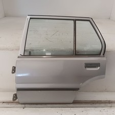 Porte arrière et accessoires Nissan SUNNY